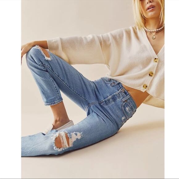 Levi's Denim - Levi’s wedgie high rise jeans distressed NWT 27